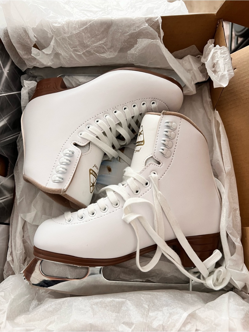 Youth White Figure Ice Skates (Size 4.5)